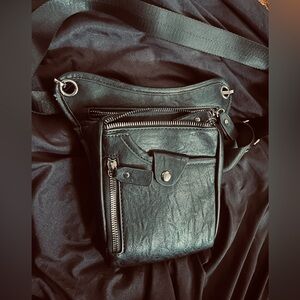 Small cross over leather bag unisex